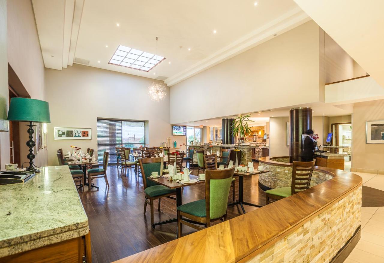 Town Lodge กาโบโรเน ภายนอก รูปภาพ