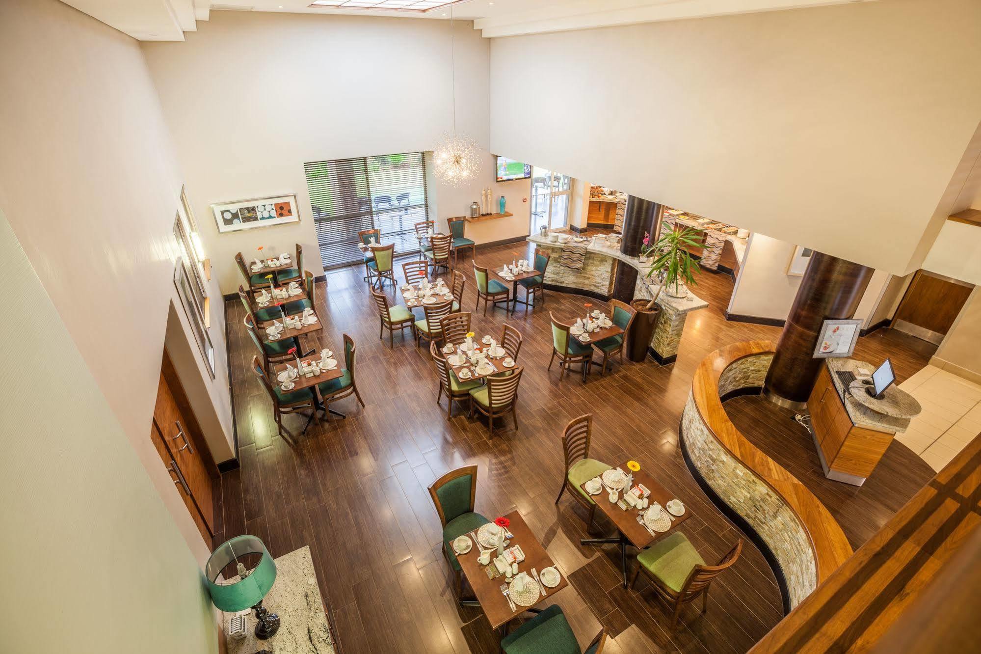 Town Lodge กาโบโรเน ภายนอก รูปภาพ